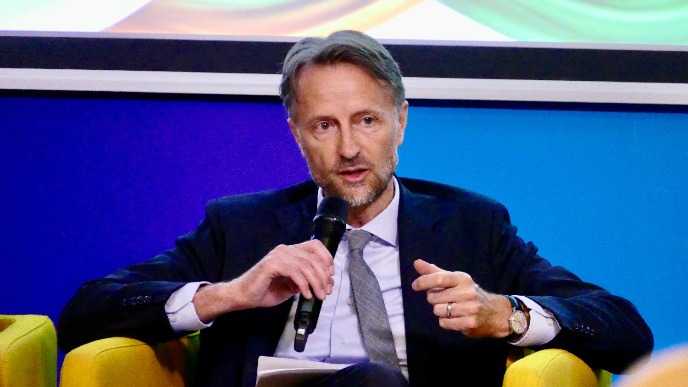 Kritike, i nastavak saradnje